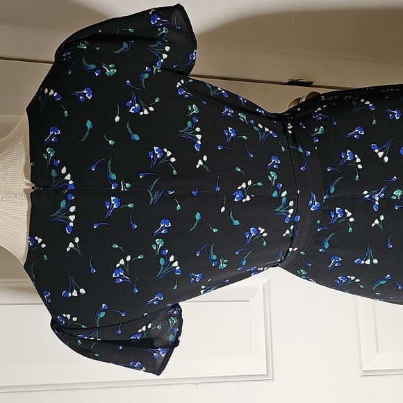 Ralph Laured Faux Wrap Elegant Navy Floral Dress. Size 2. With Tie. - Picture 7 of 13